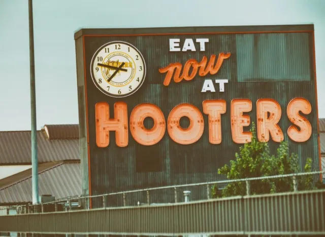 Hooters